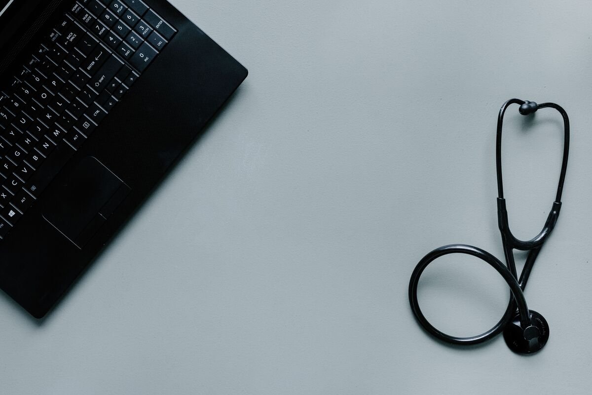 laptop and stethoscope, seo for healthcare