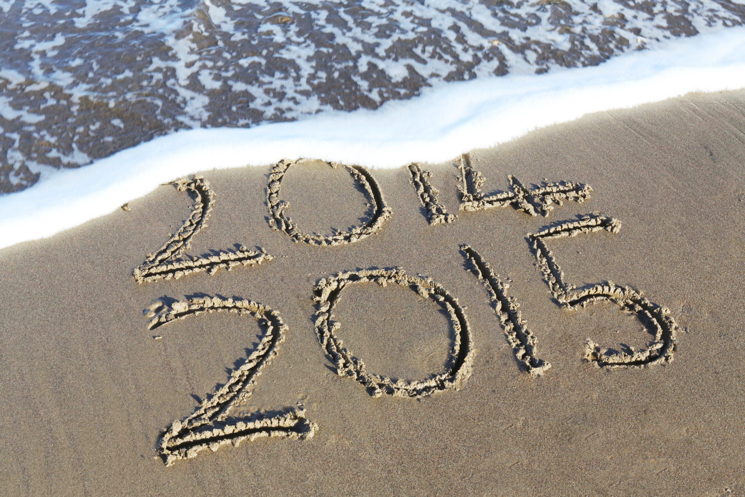 2015 year spelt in sand