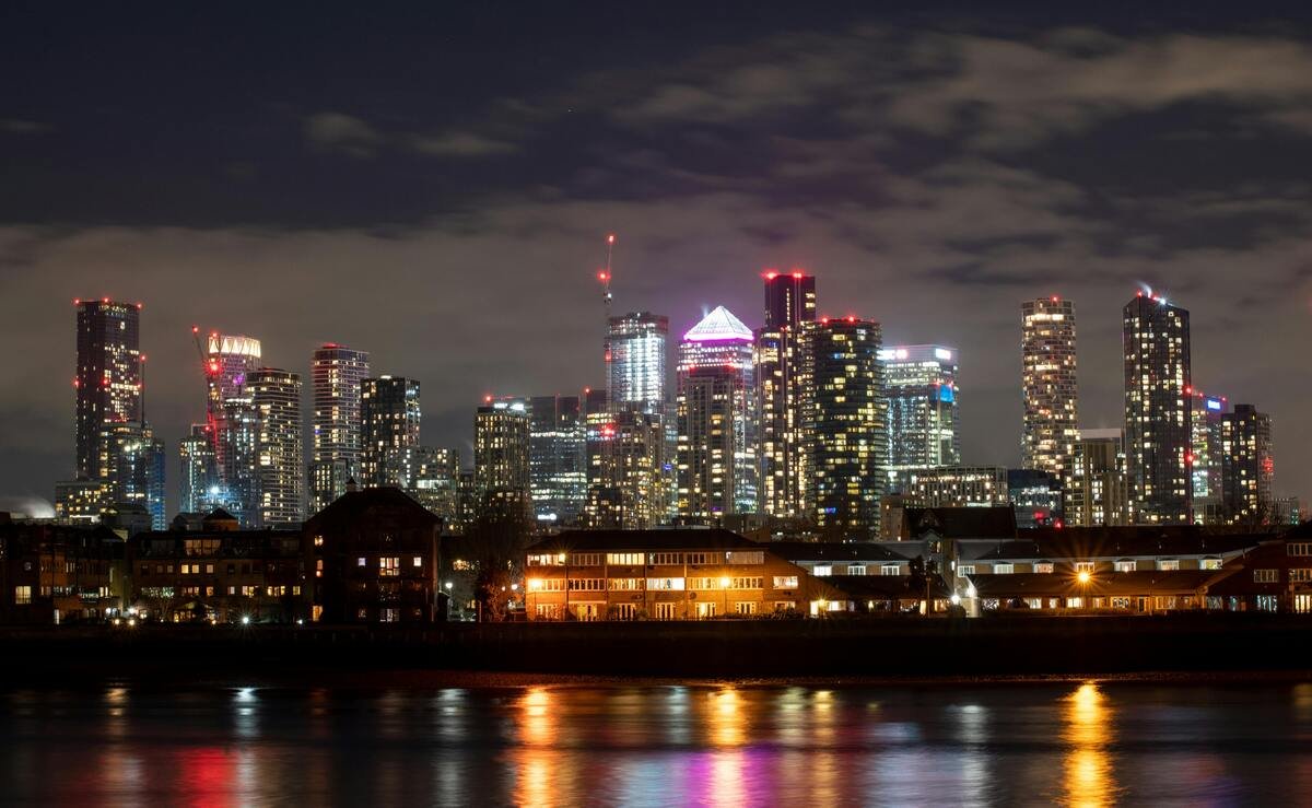 Canary Wharf in London at night, SEO for financial services